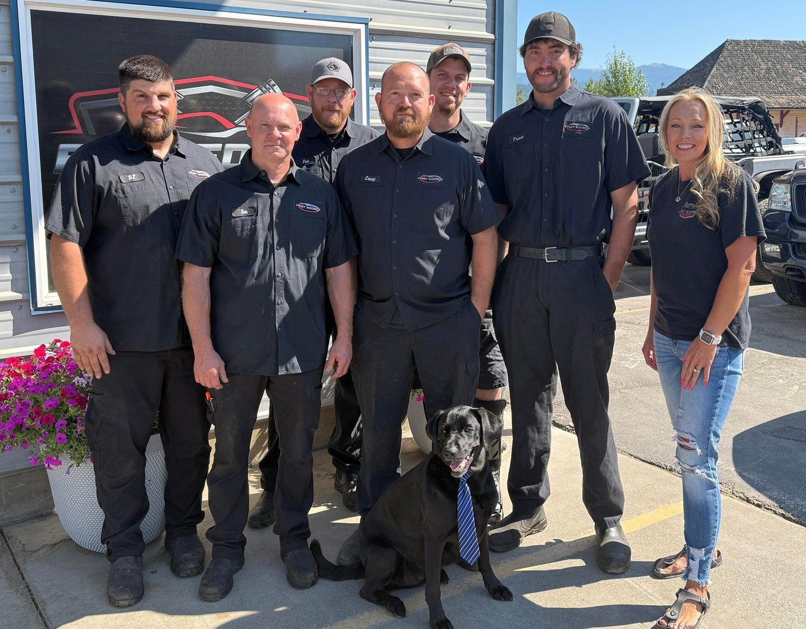 The Fast Eddie's team in front of the shop